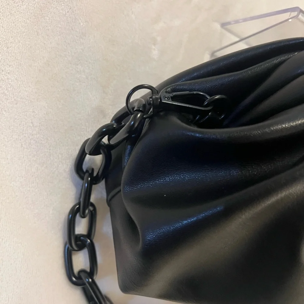 🩷 BADGLEY MISCHKA Black Frame Logo Crossbody Bag $149🩷